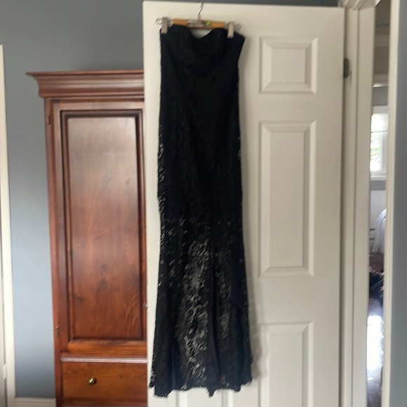 Black lace gown - Picture 1 of 1
